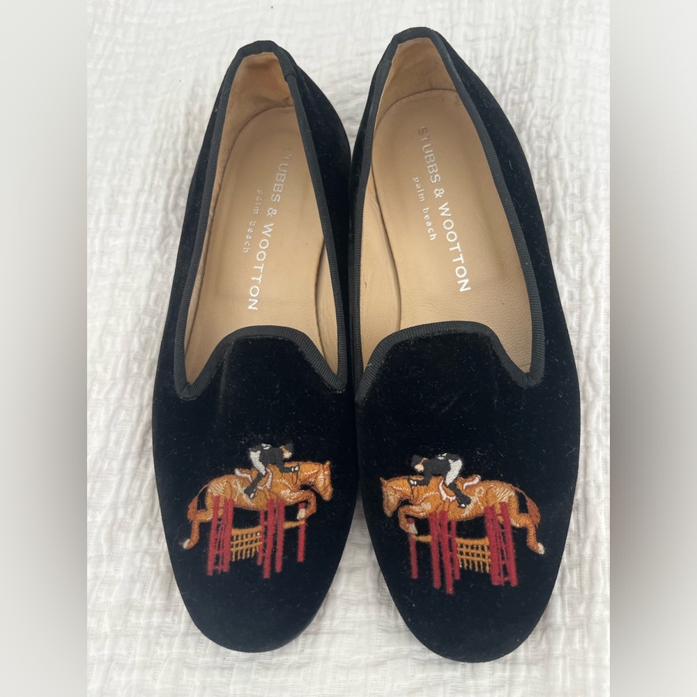 Women’s sz 5.5 Stubbs and Wooten velvet shoes with equestrian scene.